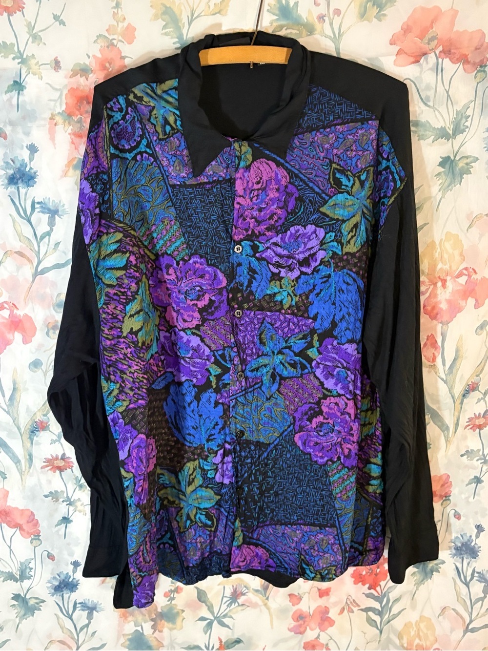 Vintage Vibrant Floral Button-Up Blouse in Purple & Blue